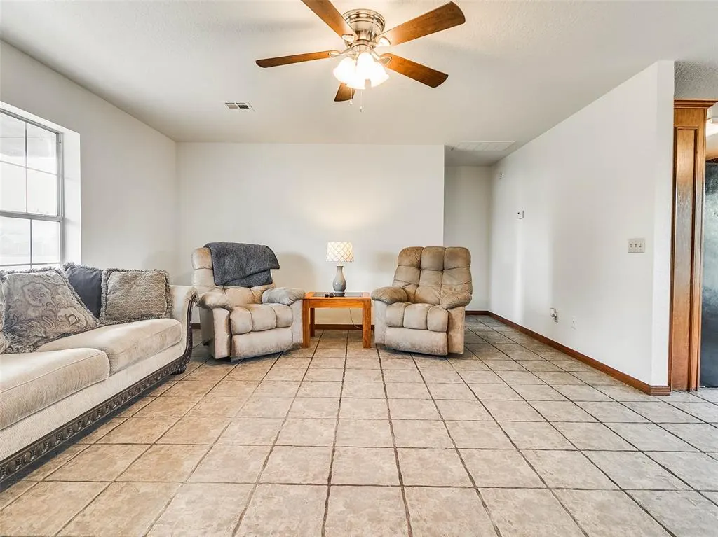 Photo 11 — 215 W 12th Street, Stroud, OK 74079