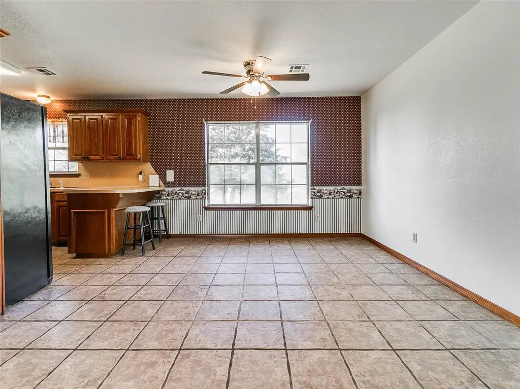 Photo 15 — 215 W 12th Street, Stroud, OK 74079
