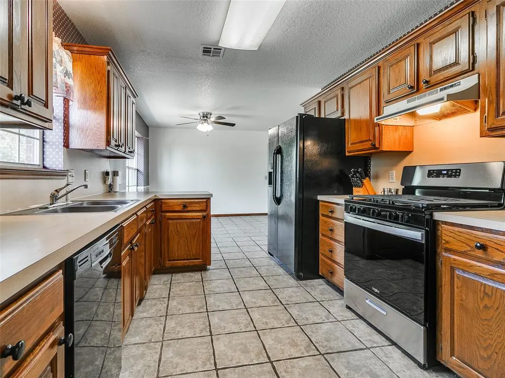 Photo 21 — 215 W 12th Street, Stroud, OK 74079
