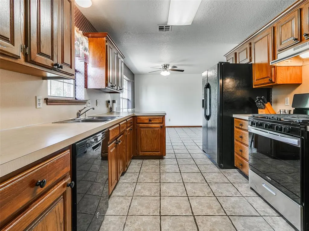 Photo 22 — 215 W 12th Street, Stroud, OK 74079