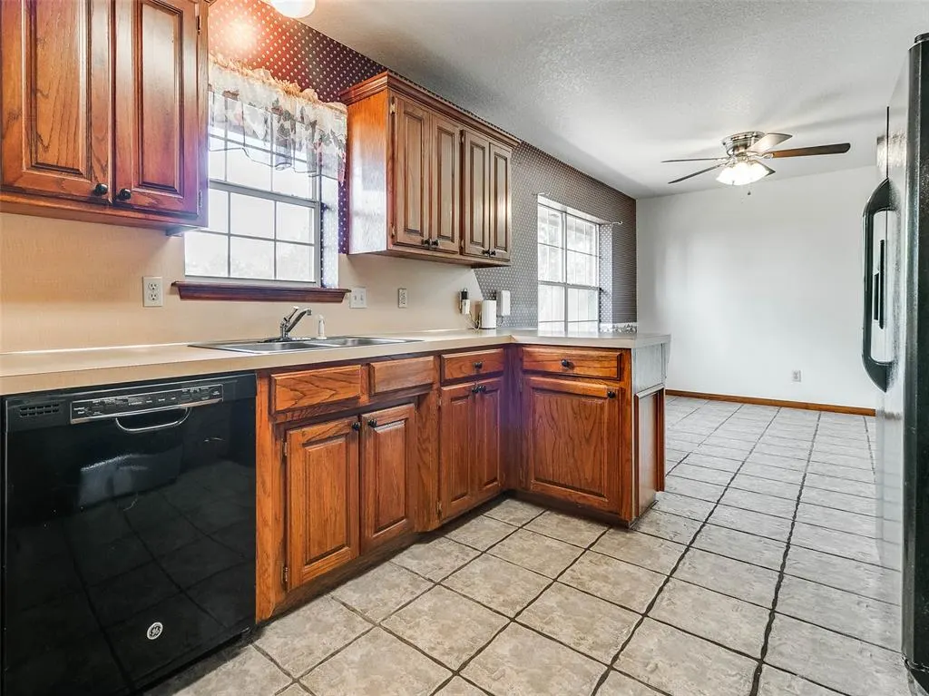 Photo 23 — 215 W 12th Street, Stroud, OK 74079
