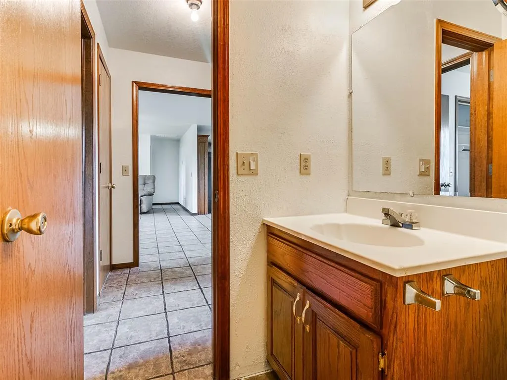 Photo 38 — 215 W 12th Street, Stroud, OK 74079