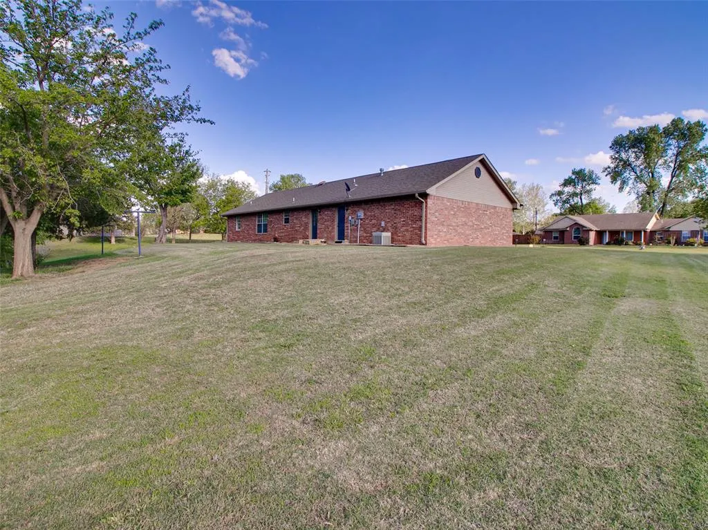 Photo 44 — 215 W 12th Street, Stroud, OK 74079