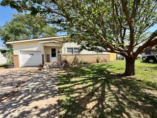 Sold home at 517 W Bradford Avenue