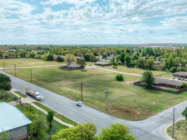 Photo 2 — 8152 NW 10th Street, Oklahoma City, OK 73127