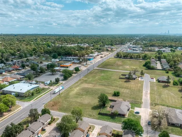 Photo 5 — 8152 NW 10th Street, Oklahoma City, OK 73127