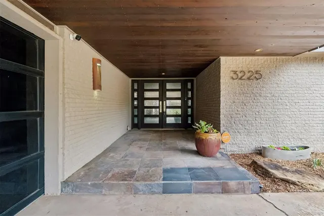 Photo 2 — 3225 Stonybrook Road, Oklahoma City, OK 73120