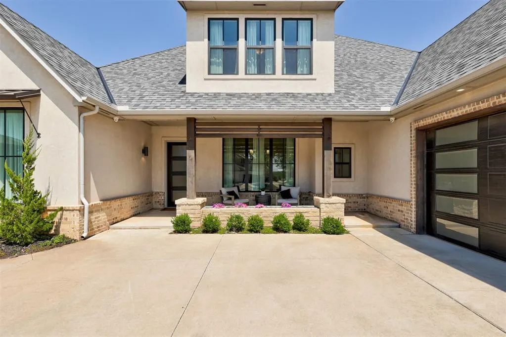Photo 2 — 1325 Gateway Bridge Road, Edmond, OK 73034
