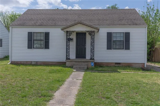 Photo 2 — 220 W Ercoupe Drive, Oklahoma City, OK 73110