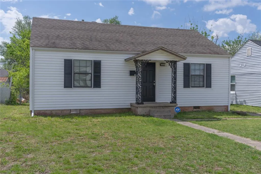 Photo 3 — 220 W Ercoupe Drive, Oklahoma City, OK 73110