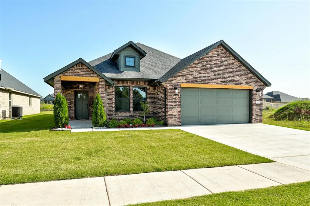 Photo 2 — 4825 Sundowner Lane, Edmond, OK 73034