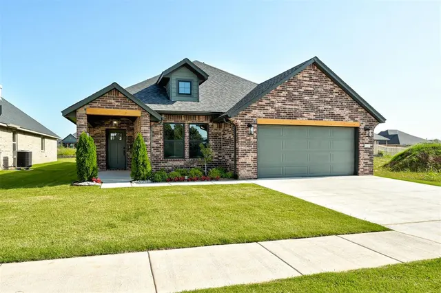 Photo 2 — 4825 Sundowner Lane, Edmond, OK 73034