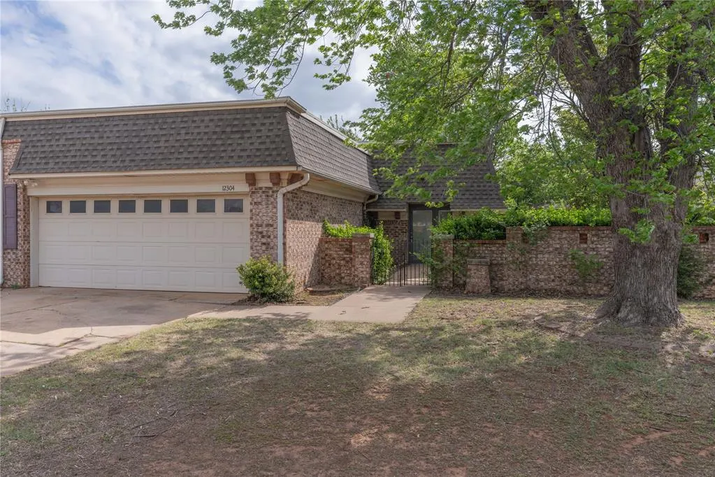 Photo 2 — 12304 Green Valley Drive, Oklahoma City, OK 73120