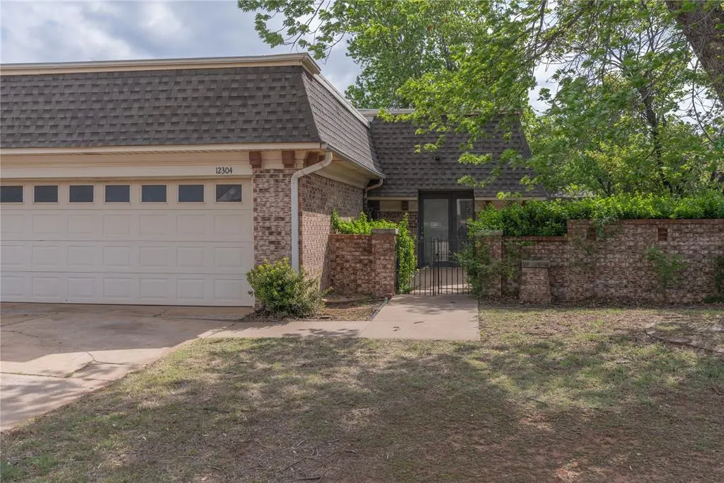 Photo 3 — 12304 Green Valley Drive, Oklahoma City, OK 73120