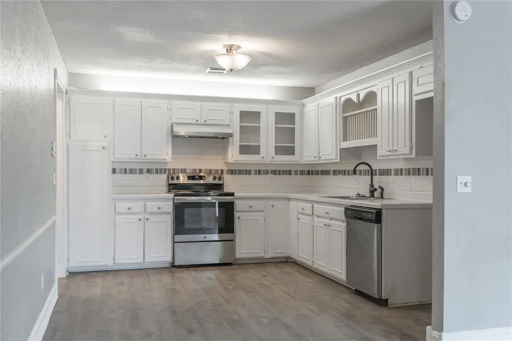 Photo 13 — 12304 Green Valley Drive, Oklahoma City, OK 73120
