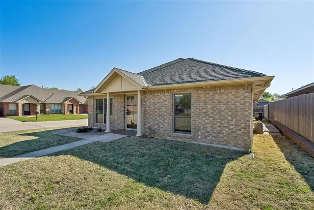 Photo 4 — 4300 Stonehaven Drive, Del City, OK 73115