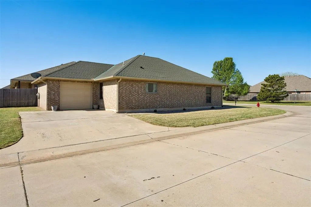 Photo 5 — 4300 Stonehaven Drive, Del City, OK 73115