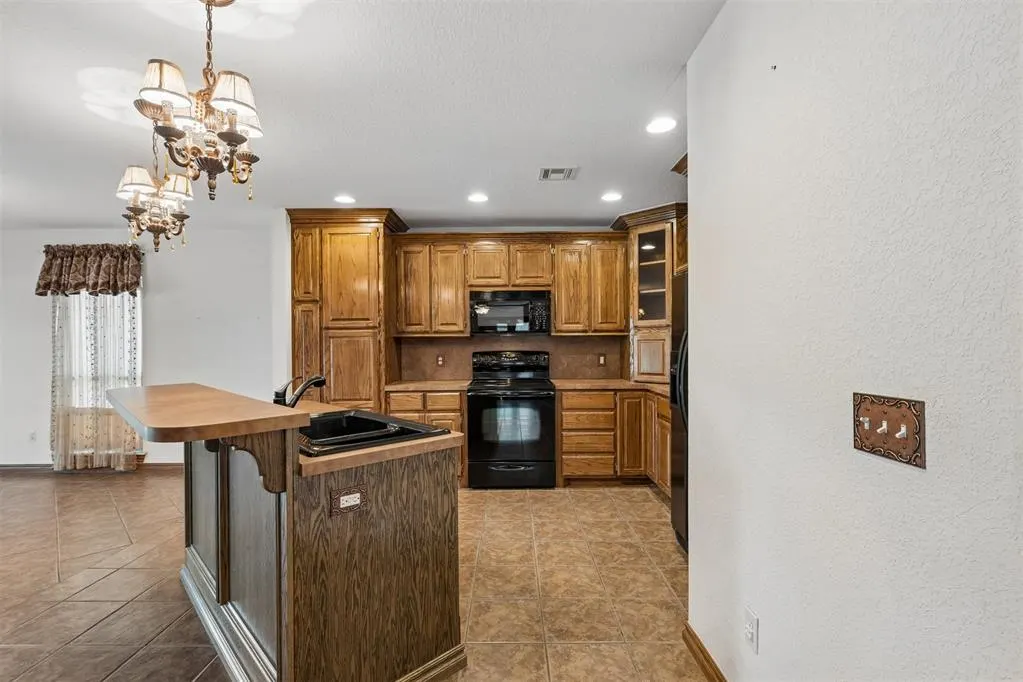 Photo 13 — 4300 Stonehaven Drive, Del City, OK 73115