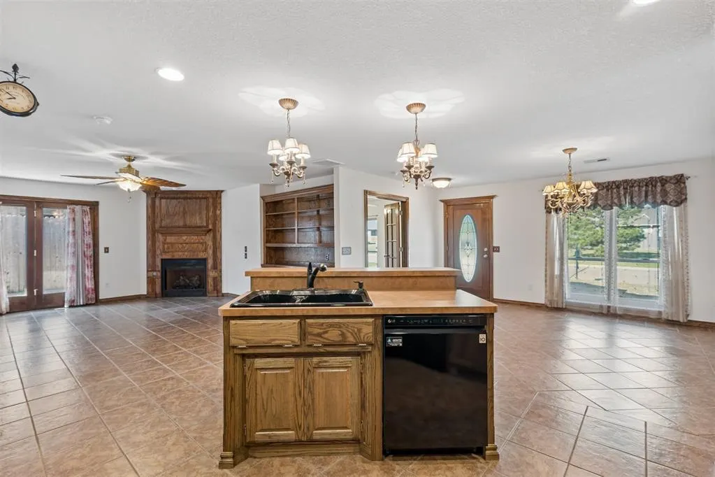 Photo 14 — 4300 Stonehaven Drive, Del City, OK 73115