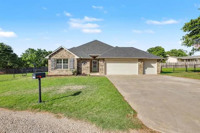 Front exterior — 8551 Three Oaks Road, Edmond, OK 73025