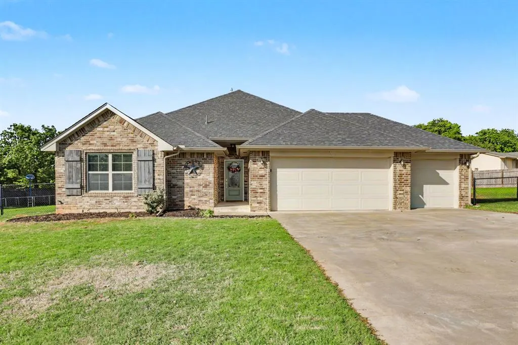 Photo 3 — 8551 Three Oaks Road, Edmond, OK 73025