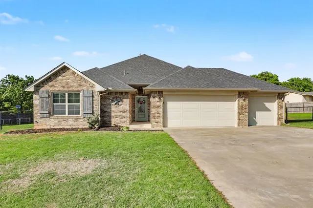 Photo 3 — 8551 Three Oaks Road, Edmond, OK 73025