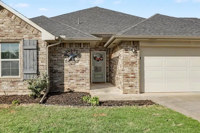 Photo 5 — 8551 Three Oaks Road, Edmond, OK 73025