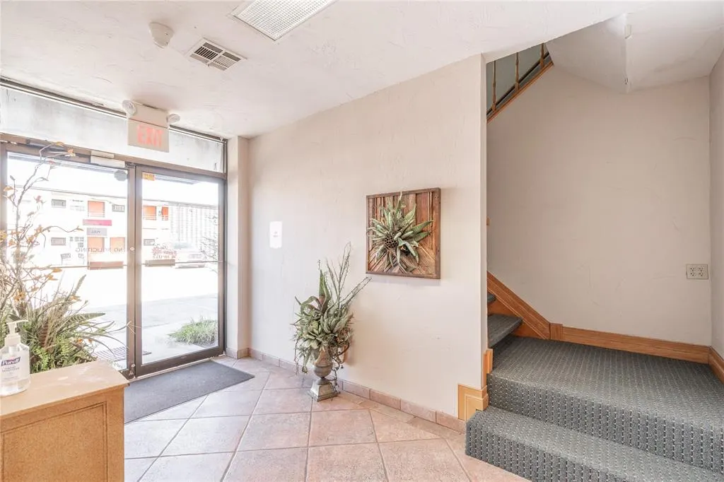 Photo 4 — 1301 S Broadway 100, Edmond, OK 73034