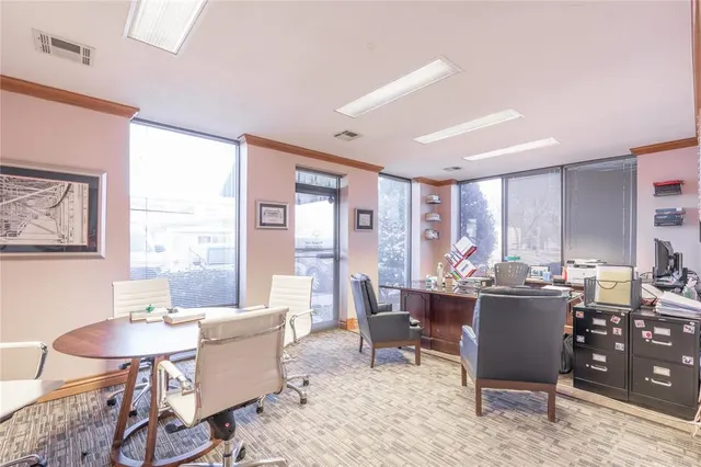 Photo 5 — 1301 S Broadway 100, Edmond, OK 73034
