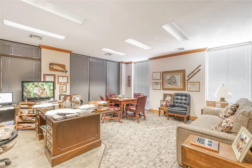 Photo 6 — 1301 S Broadway 100, Edmond, OK 73034