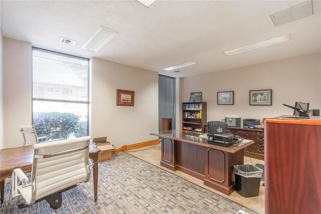 Photo 10 — 1301 S Broadway 100, Edmond, OK 73034