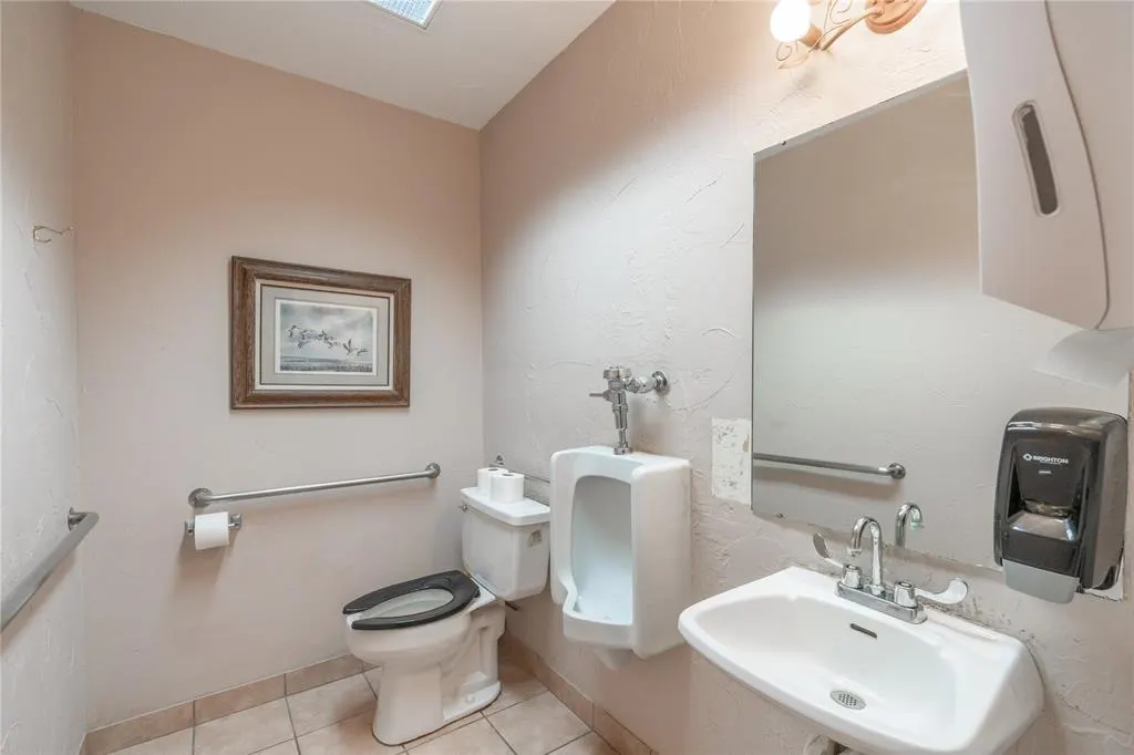 Photo 12 — 1301 S Broadway 100, Edmond, OK 73034