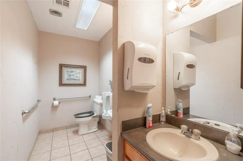 Photo 13 — 1301 S Broadway 100, Edmond, OK 73034