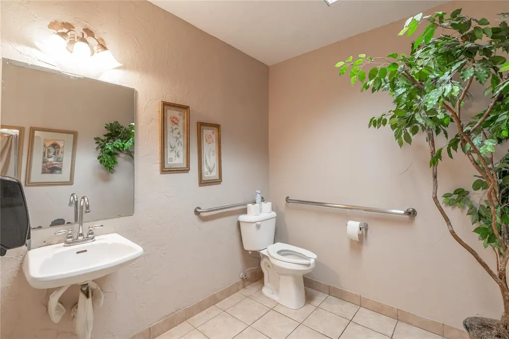 Photo 14 — 1301 S Broadway 100, Edmond, OK 73034