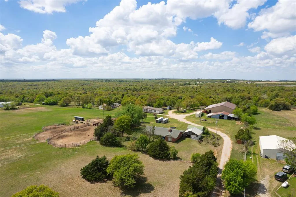 Photo 2 — 9925 S Anderson Road, Guthrie, OK 73044
