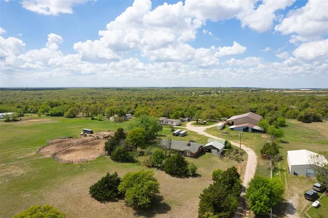 Photo 2 — 9925 S Anderson Road, Guthrie, OK 73044