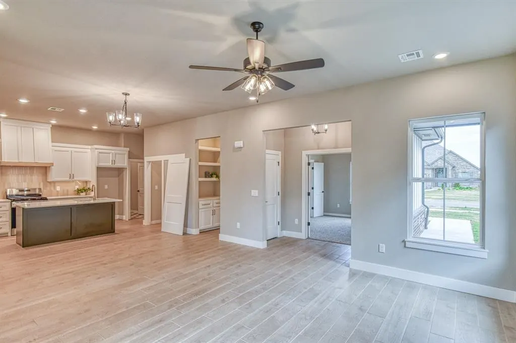 Photo 6 — 2332 Bretford Way, Norman, OK 73071