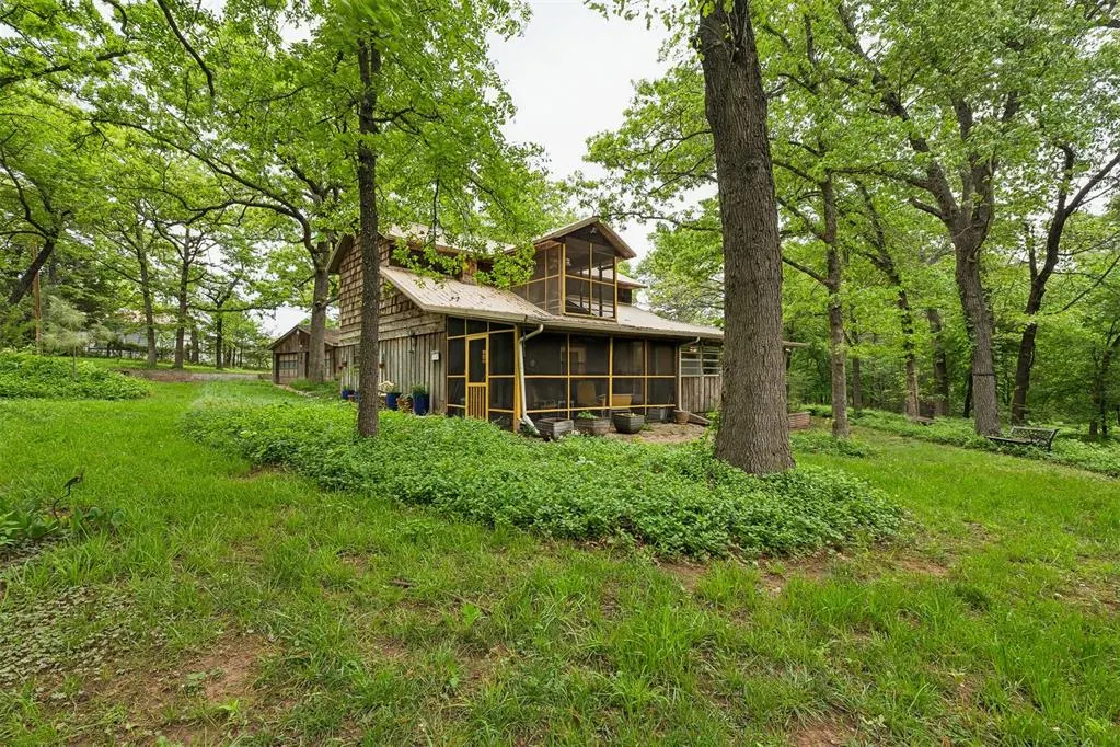 Photo 2 — 2725 Cabin Road, Norman, OK 73026
