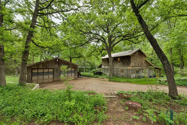 Photo 3 — 2725 Cabin Road, Norman, OK 73026