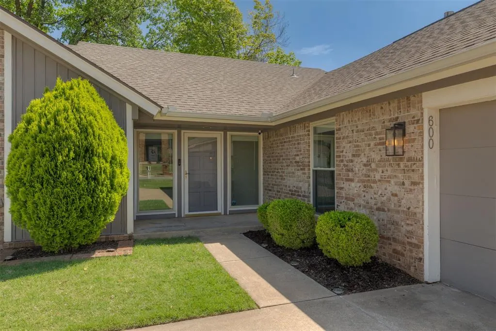 Photo 3 — 600 Country Side Trail, Edmond, OK 73012