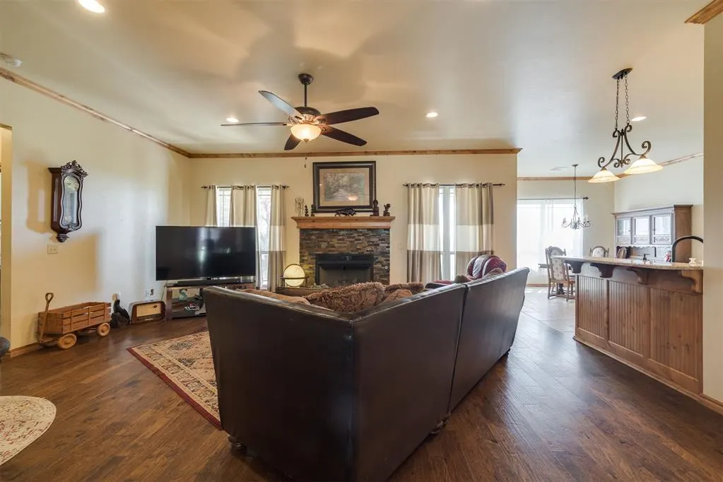 Photo 12 — 10608 Oaksplinter Lane, Oklahoma City, OK 73173