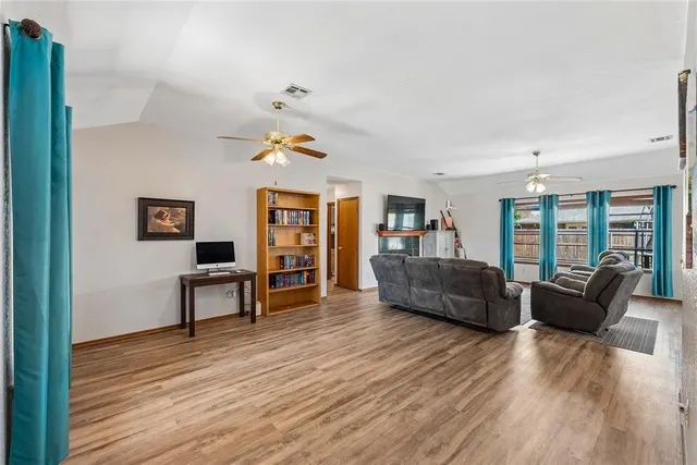 Photo 4 — 1317 Oswego Drive, Yukon, OK 73099