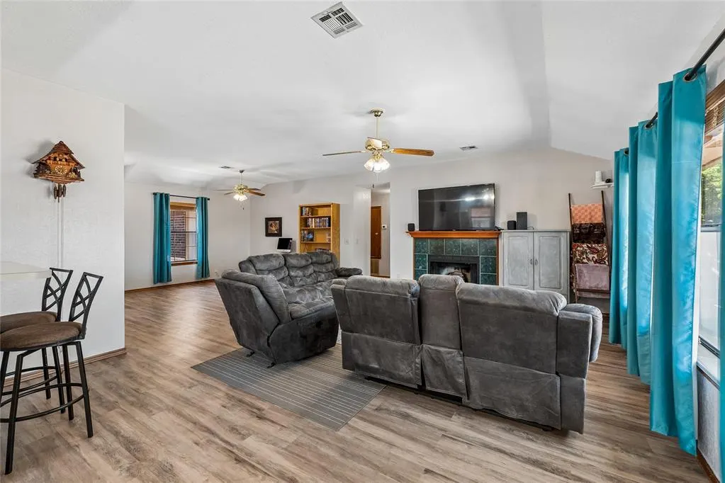 Photo 8 — 1317 Oswego Drive, Yukon, OK 73099