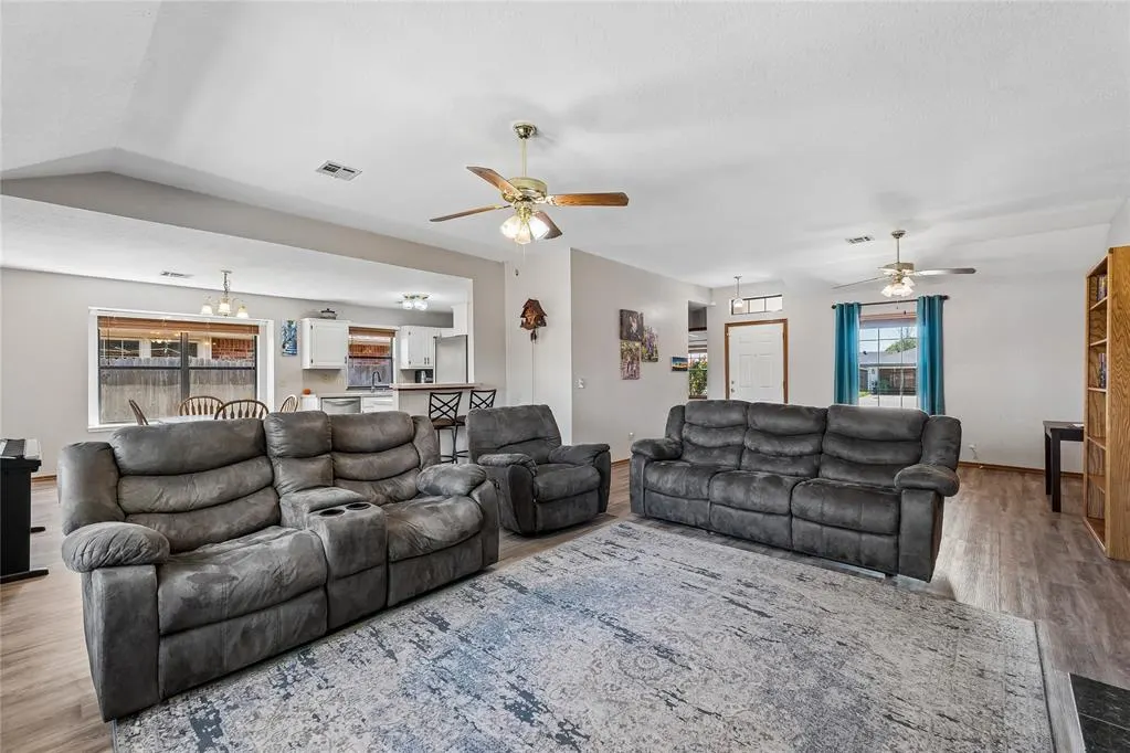 Photo 9 — 1317 Oswego Drive, Yukon, OK 73099