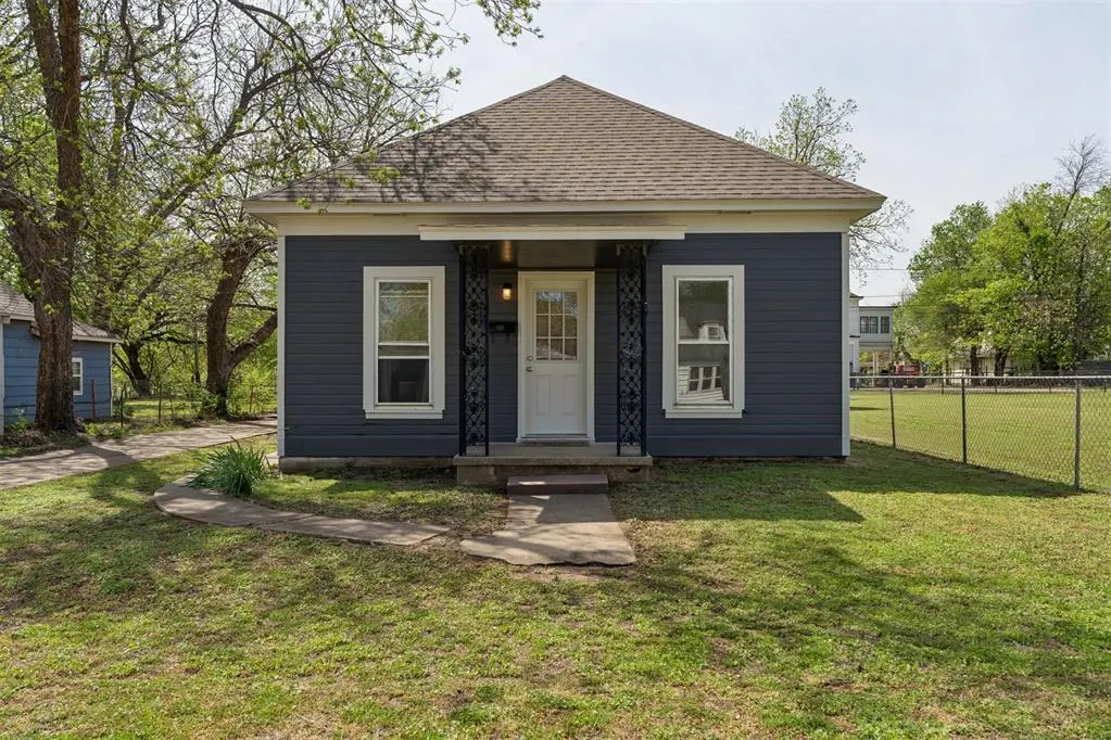 Front exterior — 1011 W Mansur Avenue, Guthrie, OK 73044