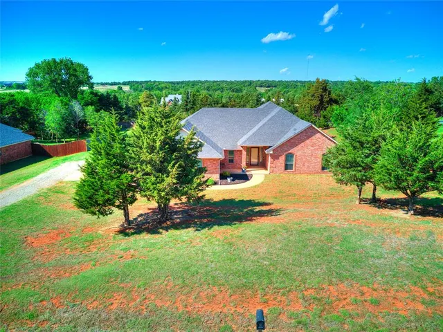 Photo 2 — 5774 Timberland Crossing, Guthrie, OK 73044
