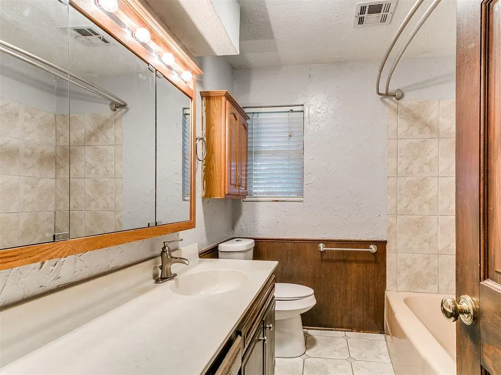 Photo 13 — 5004 N Warren Avenue, Oklahoma City, OK 73112