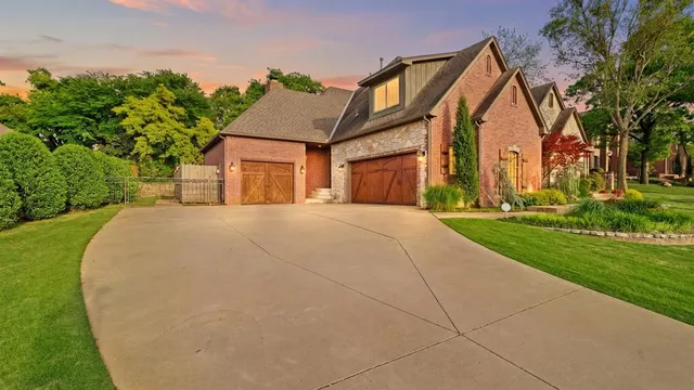 Photo 2 — 3708 Hunters Creek Road, Edmond, OK 73003