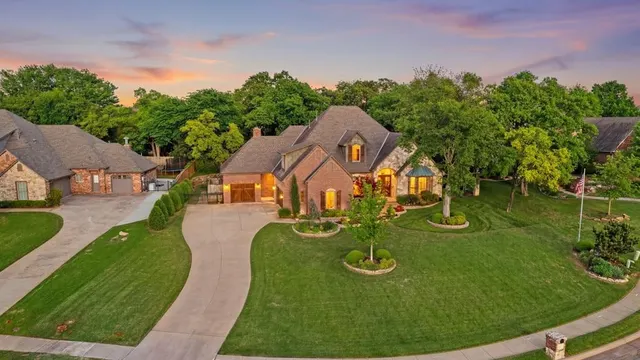 Photo 8 — 3708 Hunters Creek Road, Edmond, OK 73003