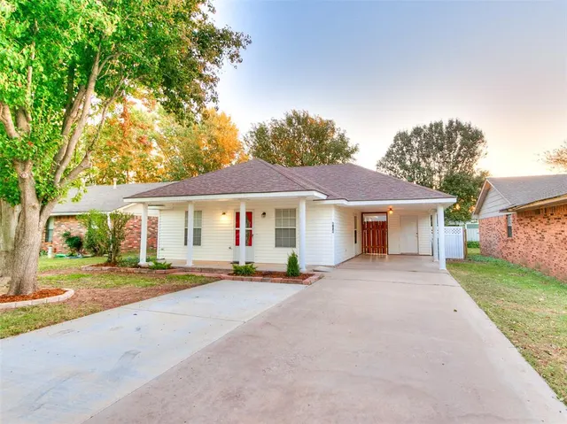 Front exterior — 606 SE 6th Street, Lexington, OK 73051
